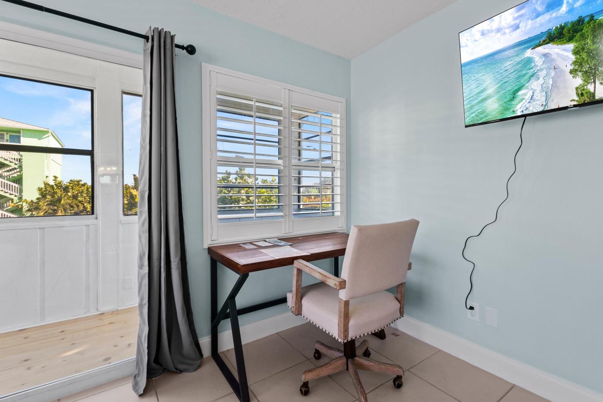 Partial Ocean View Hotel Room- King Bed #1 Форт Пирс Экстерьер фото